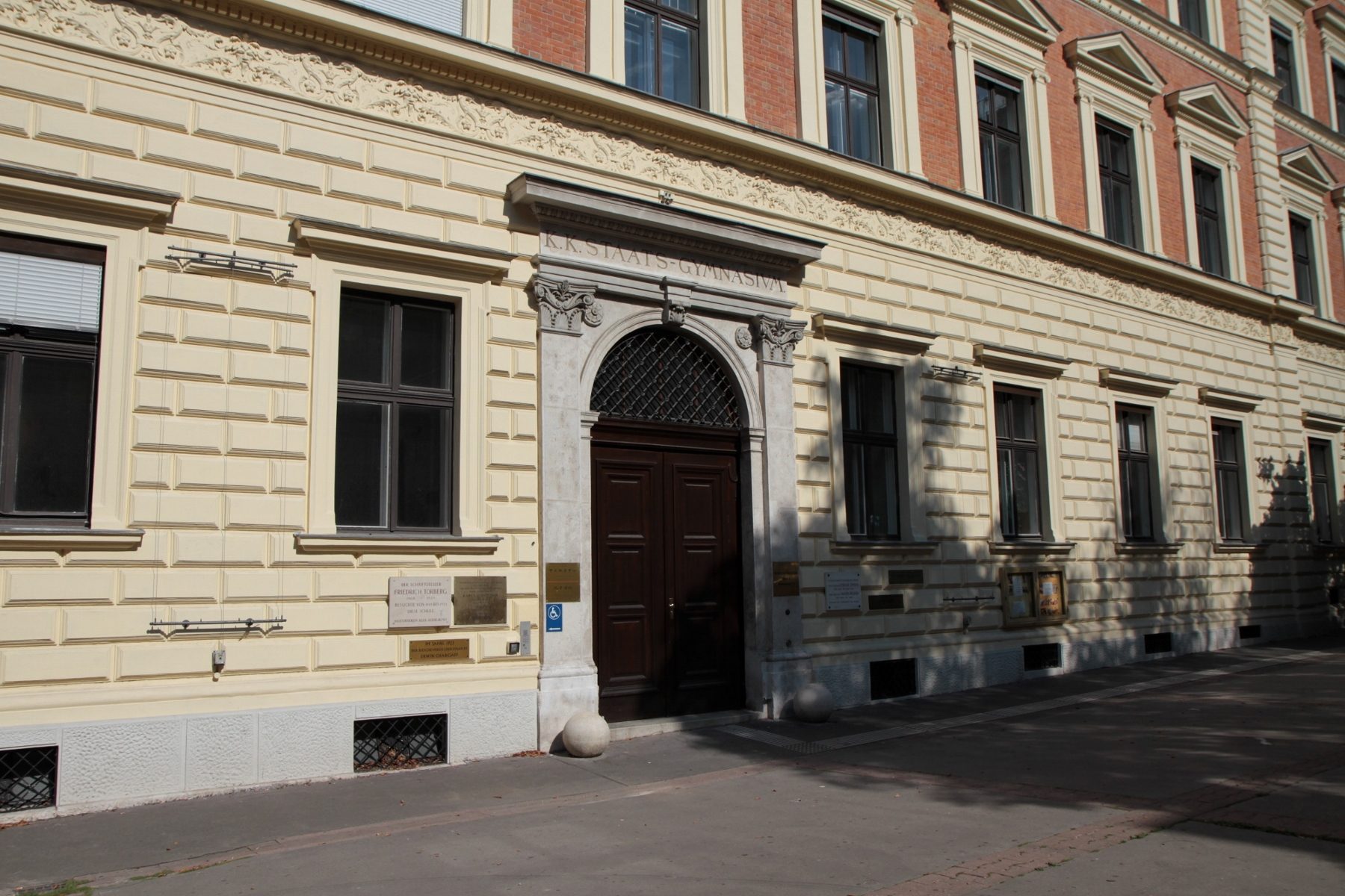 Karl Landsteiner's memorial tablet, Vienna - 02.jpg